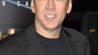 Nicolas Cage a luat-o razna. A facut "circ" si intr-un salon de tatuaje