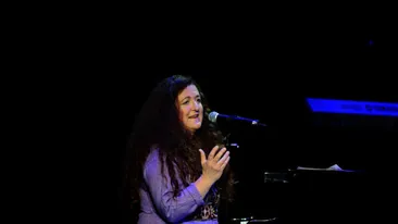 Cântăreaţa-parlamentară, violată de preşedintele Federaţiei Sud-africane de Fotbal? ”S-a terminat în 20 de secunde, dar...”