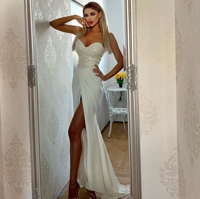 Cum s-a fotografiat Bianca Drăgușanu la birou. Imagini interzise cardiacilor