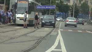 Nu o sa-ti vina sa crezi ce fac soferii cand cred ca Politia Rutiera nu ii vede! S-a intamplat astazi in Capitata, iar imaginile..