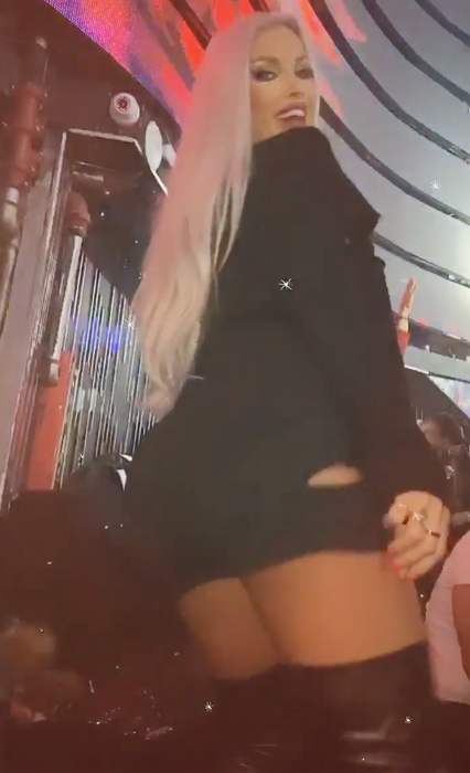 Loredana Chivu, gafa sfârșitului de an! A dansat erotic în clubul BOA până a rămas cu totul la vedere