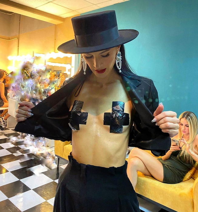 Ruxi de la „Bravo, ai stil! Celebrities”, detalii picante. Cum a ajuns bruneta să se sărute cu tiktoker-ul Marius Elisei