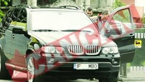 Rednic si-a pregatit masina pentru a fugi din calea stelistilor