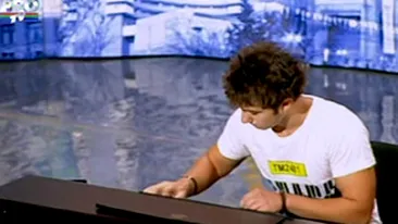 VIDEO Pustiul asta are talentul in degete! A cantat la pian o melodie de-a lui Eminem si a trecut testul Andrei la Romanii au talent