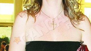 Oana Lis, la un pas sa fie mutilata de un parcagiu! Pentru ca nu i-a dat bani, omul a aruncat cu cafea fierbinte pe blonda