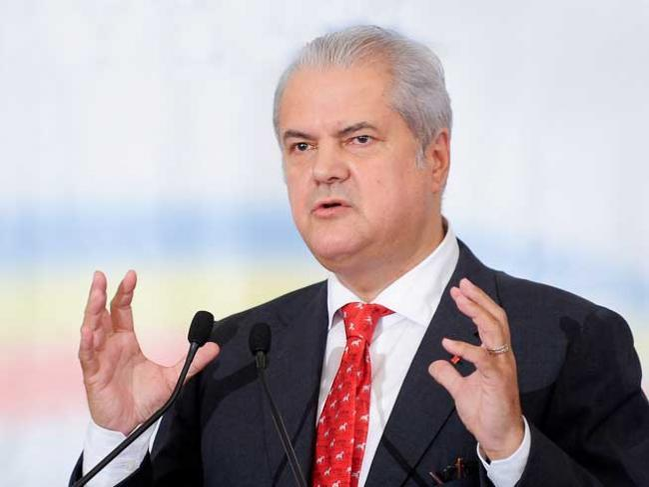 Adrian Năstase, atac dur la adresa lui Radu Banciu: „Eşti un gunoi”