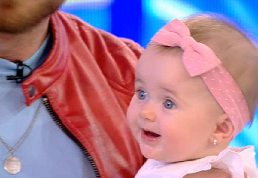 Gabriela Cristea și Tavi Clonda și-au scos fetița în public prima dată după botez