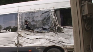 O femeie a murit si noua copii au fost raniti intr-un accident auto in Valcea!