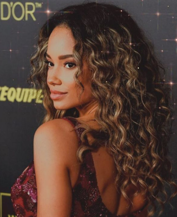 Ce „bunăciune”! Imagini incendiare cu iubita lui Karim Benzema, starul lui Real Madrid. A lucrat ca ospătăriță, iar acum este model în SUA | GALERIE FOTO