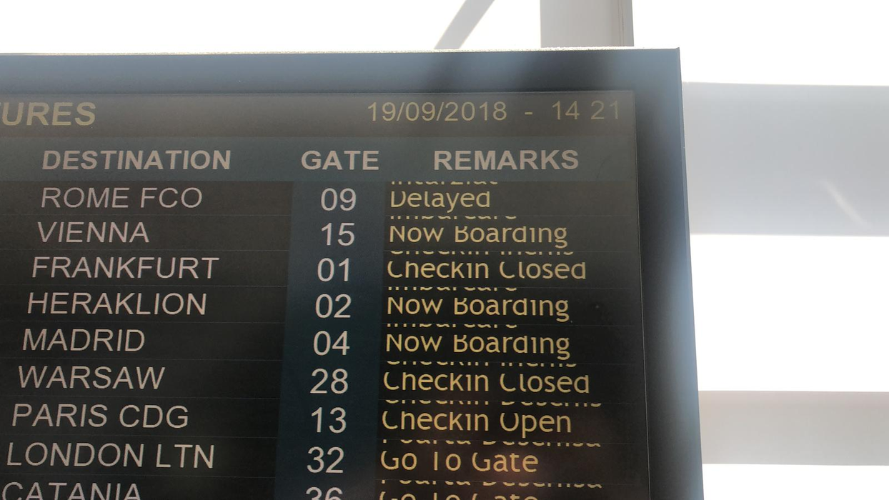 EXCLUSIV. TAROM își bate constant joc de pasageri! Ce s-a întâmplat ieri, pe aeroportul Otopeni. Atenție, pasageri, există legea EC261!