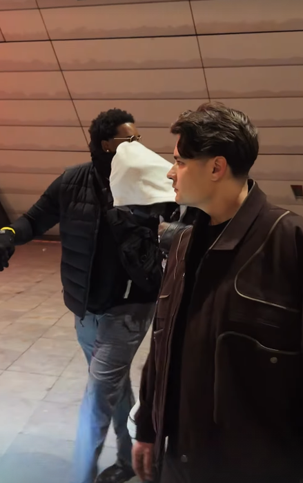 Selly și Playboi Carti, flancați de bodyguarzi după after party-ul din Paris! Imagini epice cu concertul artistului de la Gate Club