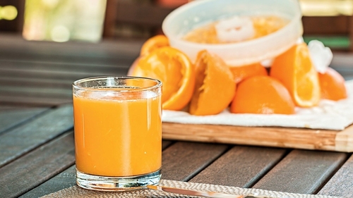 Cele mai simple şi ieftine reţete de sucuri fresh pe timp de vară. Te răcoreşti acasă, fără prea mare efort
