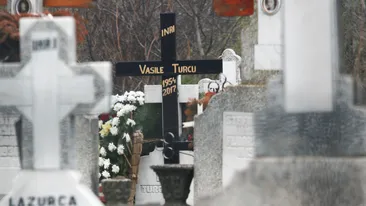 Au trecut 3 zile şi... Ce se întâmplă acum la mormântul lui Vasile Turcu!