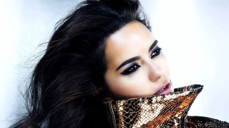 Inna are pasiuni nebanuite! Uite ce "jucarie" si-a achizitionat cantareata: "O iubesc!"