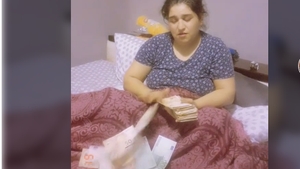 ”Tunuri” de 60 de milioane de euro date de români în Italia! S-au lăudat pe TikTok cu teancurile de bani