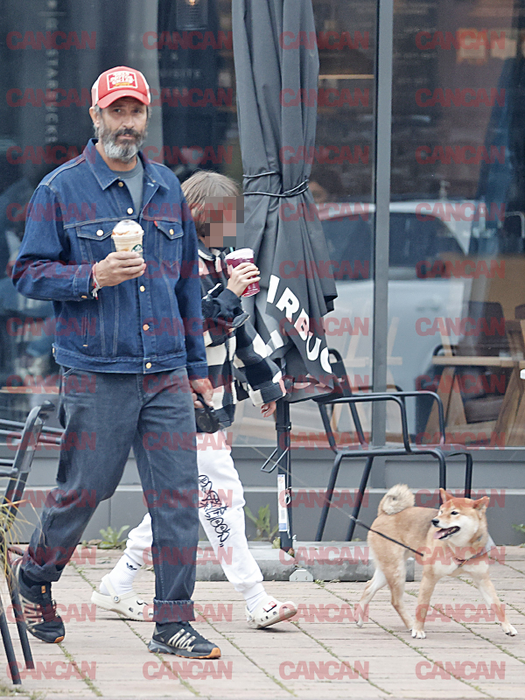 Iancu și Nicolai Tand au ieșit alături de cățelul familiei la o cafenea din zona de nord a Capitalei (Foto: CANCAN.RO)