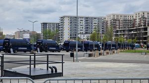 Alertă în Capitală! 900 de jandarmi mobilizați pentru debry-ul din Liga 2, Steaua – Dinamo. Ultrașii s-au luat, deja, la bătaie | GALERIE FOTO