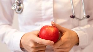 Ce se întâmplă în corpul tău dacă mănânci un măr în fiecare zi. Două componente bioactive joacă rolul principal