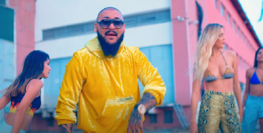 Emily Burghelea, idilă cu Dani Mocanu? Fosta asistentă de la Acces Direct, ipostaze tandre cu manelistul, în cel mai nou videoclip al acestuia. VIDEO