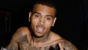 Chris Brown e TERMINAT! A innebunit cand a aflat verdictul judecatorului! S-a aflat motivul pentru care e atat de violent