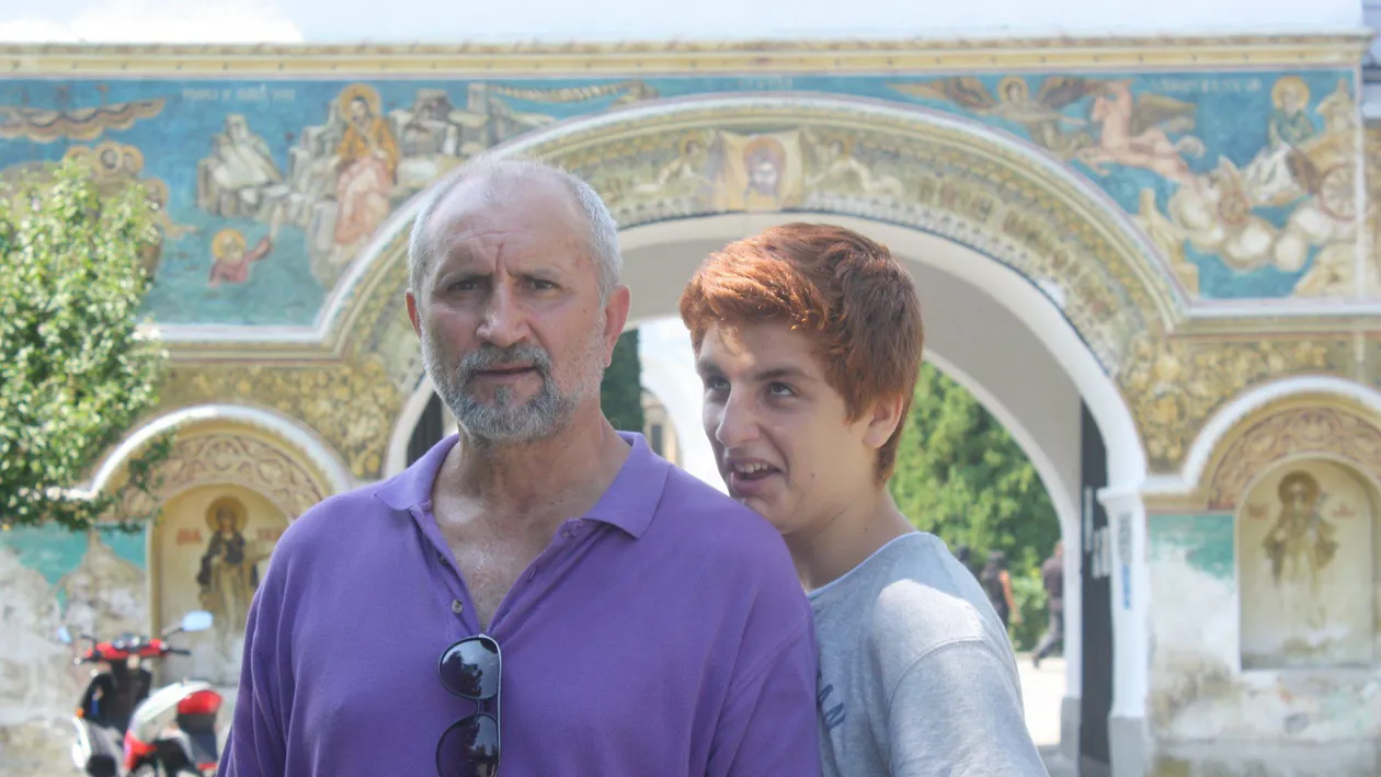 Fiul Magdei Catone si al lui Serban Ionescu s-a indragostit! Vezi ce colega frumoasa l-a fermecat pe Carol!