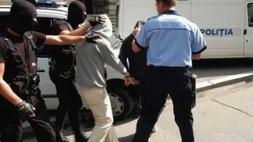 Ce a păţit un bărbat din Siret după ce a luat doi indivizi la ocazie. I-au smuls portofelul şi l-au dus până la bancomat iar apoi...