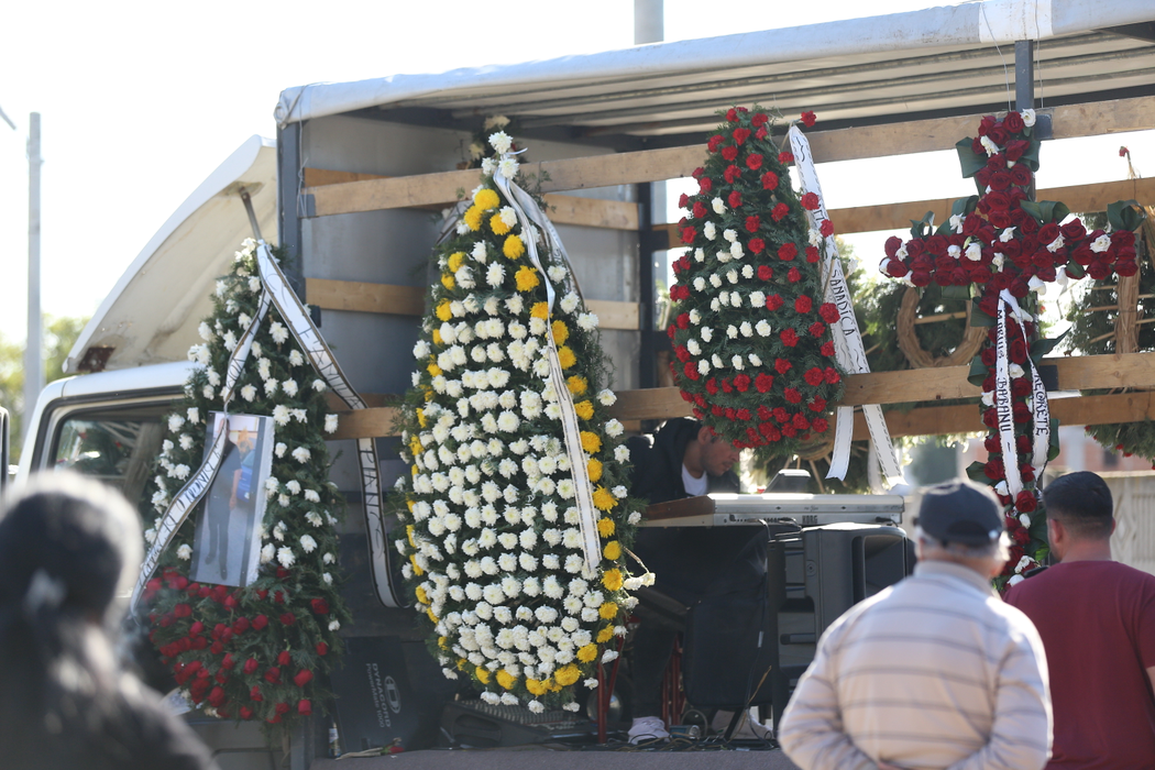 Interlopii au trimis zeci de coroane funerare la înmormântarea lui Ion Duduianu