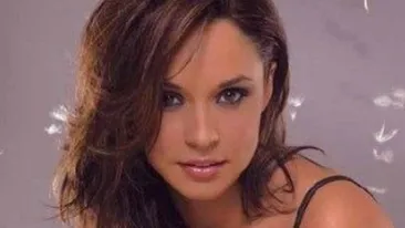 Au prelucrat-o in Photoshop, dar unele detalii au scăpat! Andreea Marin, cu manichiura nefăcută intr-un pictorial cu pretentii