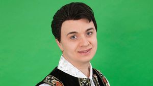 Vedeta in Spania deja, se lanseaza in Romania! Cristi din Banat, prima aparitie la o televiziune din tara! Exclusiv La Maruta