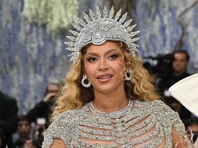 Beyonce vinde o cutie goală din lemn cu aproape 1.000 de dolari. Fanii au luat foc: „Pentru banii ăștia trebuie să ieși tu din ea”