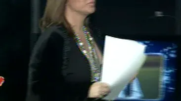 Uite ce decolteu generos a avut Luminita Anghel la Eurovision! Cantareata a nascut in urma cu trei luni un baietel!