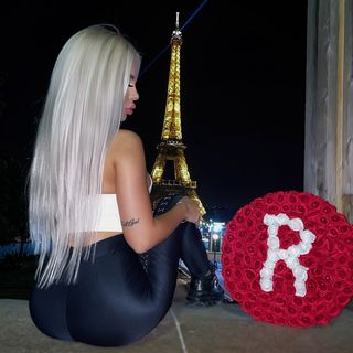 Reby are 65.000 de urmăritori pe care îi „premiază” cu postări hot