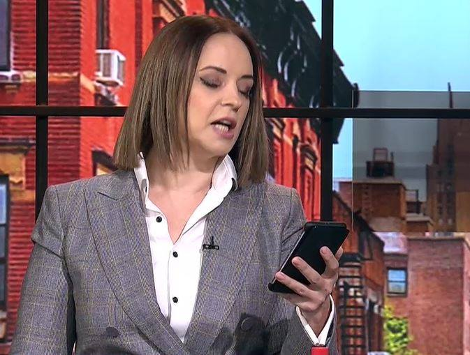 Andreea Marin s-a îngrăşat şi nu mai arată aşa cum o ştiai! A făcut guşă. FOTO