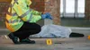 Un bărbat a fost găsit mort în scara blocului. Tragedia s-a întâmplat la Mioveni