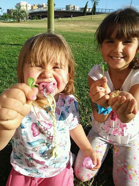 Cristina(10 ani) și Vanesa(4 ani), cele două fiice ale vedetei