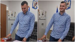 VIDEO | Imagini virale! Un angajat la Primărie a fost pus să jure pe Biblie că va respecta legea