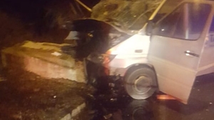 Și-au văzut moartea cu ochii! 8 răniți, după ce microbuzul lor a fost implicat într-un accident în Turnu Măgurele
