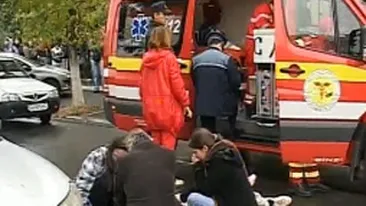 Varsare de sange in Liceul Arghezi din Craiova! Un tanar de 17 ani a injunghiat doi elevi! Unul a fost lovit in inima, murind pe loc!