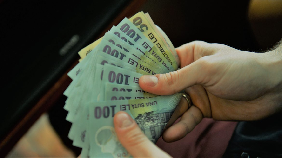 Banii românești au fost dovediți științific drept cei mai murdari din lume