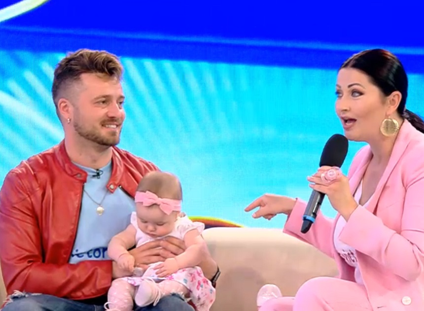 Gabriela Cristea și Tavi Clonda și-au scos fetița în public prima dată după botez
