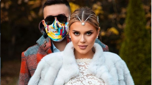 Replica zilei a venit după ce Emily și iubitul misterios s-au căsătorit: ”Și noaptea tot așa?”