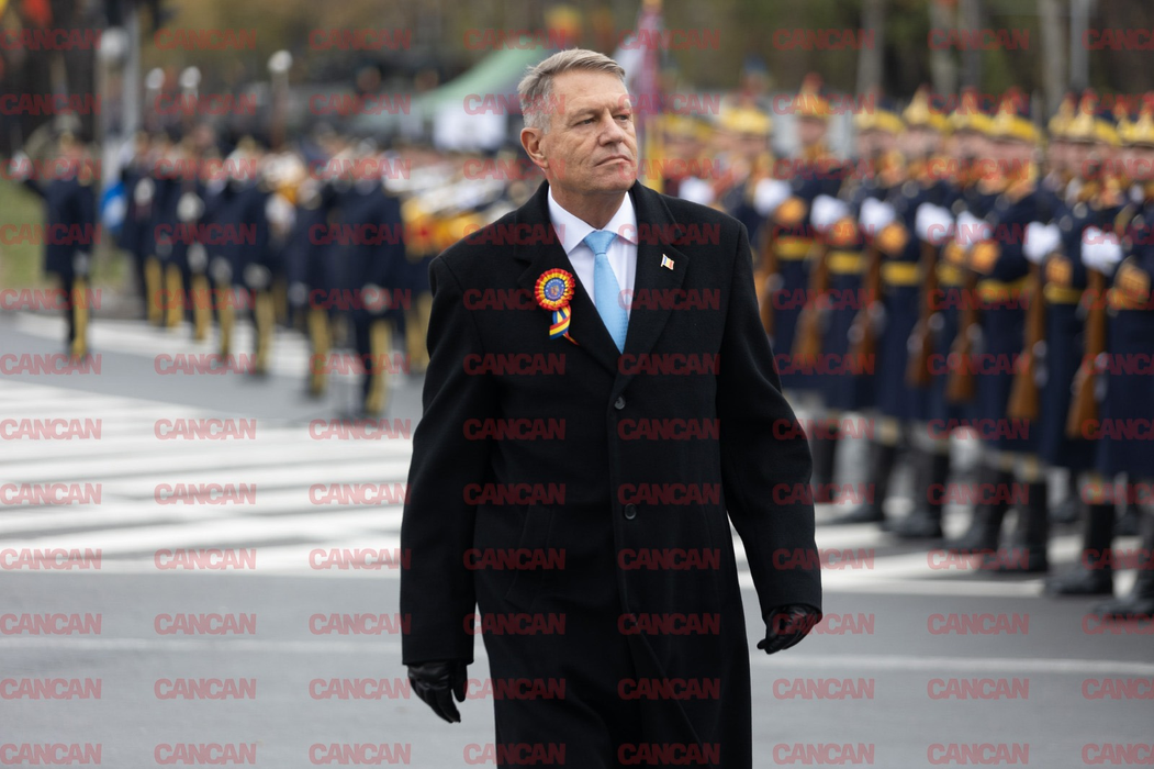 Imagini LIVE de la parada militară de 1 decembrie. Cum au apărut poliţistele la defilare. FOTO