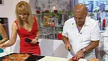 VIDEO Bebelusa Oana face foamea: Nu mananc, am tot timpul o punga de pufuleti in masina