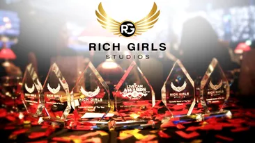 (P) Modelele Rich Girls Studios au stralucit pe covorul rosu la Gala Live Cam Awards