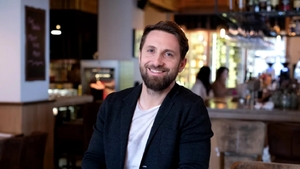 Nu e o glumă! Ce salariu are un spălător de vase în restaurantul lui Dani Oțil: ”Nu vreau să stric piața!”