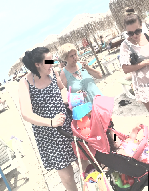 Cântăreața a încercat să liniștească copilul prietenei ei, aflat în căruț