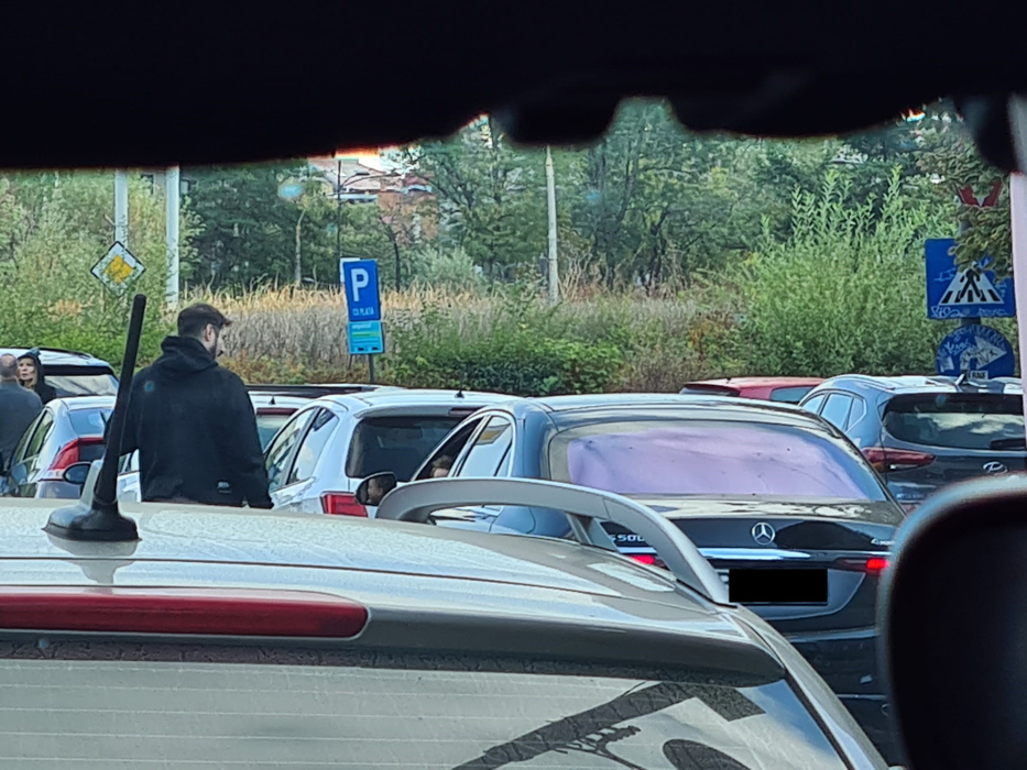 Alex Pițurcă l-a lăsat pe fiul său să se joace în mașină, sub supraveghere