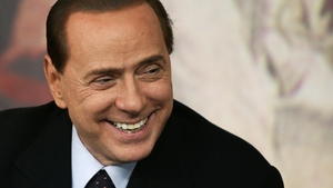 Silvio Berlusconi, 76 de ani, şi-a anunţat logodna cu Francesca Pasle, 27 de ani, deşi este în continuare căsătorit!