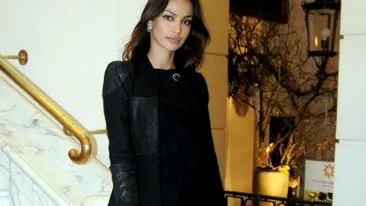 Şi frumoasă, şi deşteaptă! Mădălina Ghenea îi dă gata pe italieni! Vezi ce provocare nouă va avea luna aceasta!