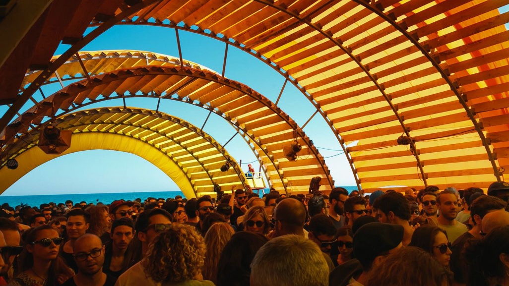 Mamaia, plină cu turiști de la capătul lumii! De 1 mai vin petrecăreți din Australia și Canada!